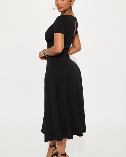 Fashion Nova Charolette Short Sleeve Women's Midi Dress